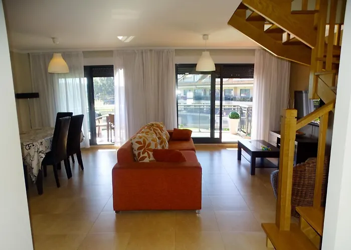 Duplex En Residencial Vichona En *